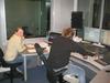 Iz terena se je vrnila TAMARA ZUPANIČ ČUČNIK (pripraviti je bilo treba prispevke o dogajanju na terenu).Simon pa je zamenjal režijo 03 (program RSI) za montažo 04 (opomba: Že dobro uro smo v letu 2009)