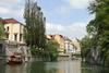 Ljubljanica teče skozi središče mesta Tromostovje (Foto: Robert Bogataj)