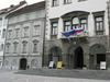 Poleg Mestne hiše je Zgodovinski arhiv, kot arhivarja sta v njem delovala tudi Anton Aškerc in Oton Župančič