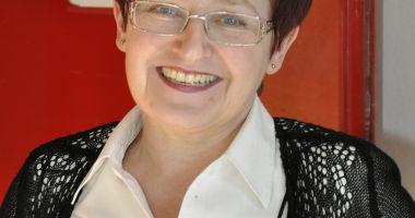 Dr. POLONA PIVEC