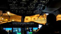 Pilotska kabina vsebuje ogromno elektronike. Pilotska kabina vsebuje ogromno elektronike.