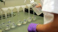 Na kaj najprej pomislite, ko slišite besedo laboratorij? Na kaj najprej pomislite, ko slišite besedo laboratorij?