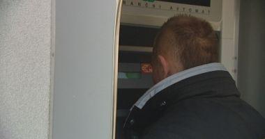 POLICIJA OPOZARJA - PREVIDNO PRI UPORABI BANKOMATOV POLICIJA OPOZARJA - PREVIDNO PRI UPORABI BANKOMATOV