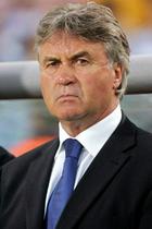 Guus Hiddink bo ta mesec zapustil Chelseo, vendar je dejal da se posvetovnem prvenstvu namerava vrniti kot direktor
