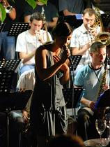 Nina Strnad in Big band Dom