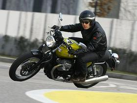 Moto guzzi V7 cafe classic