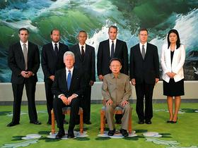 Bill Clinton in Kim Džong Il z delegacijama