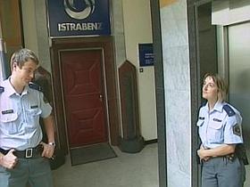 Policisti pred Istrabenzom