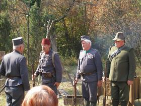 Prizor iz 1. sv. vojne v uprizoritvi skupine