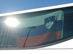 Slovenska zastava na avtobusu je mimovozeče opozarjala na prisotnost navijačev zbranih v klubu Slovenija Supporters.