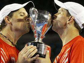Mike in Bob Bryan