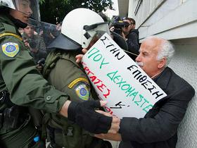 Protest v Atenah