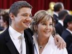Jeremy Renner z mamo