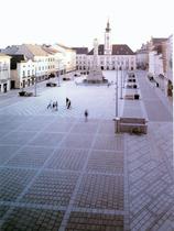 Boris Podrecca: Rathausplatz v St. Pöltenu (1994-1996)