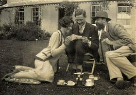 Rosamond Lehmann in njen brat John ter Lytton Strachey