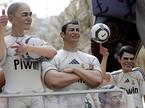 Cristiano Ronaldo in Kaka v družbi Florentina Pereza