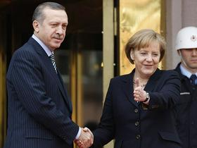 Tayyip Erdogan in Angela Merkel