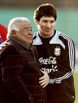 Diego Maradona starejši in Leo Messi