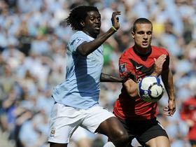 Emmanuel Adebayor in Nemanja Vidić