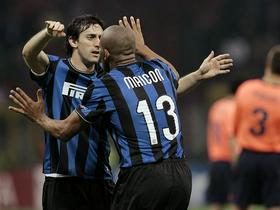 Diego Milito in Maicon