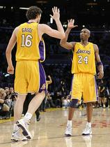 Pau Gasol in Kobe Bryant
