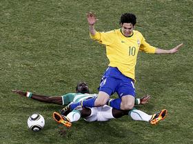 Emmanuel Eboue, Kaka