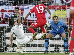 Jermain Defoe in Samir Handanovič