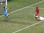 Samir Handanovič in Jermain Defoe