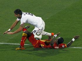 Clint Dempsey in John Mensah