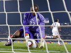 Richard Kingson in Landon Donovan