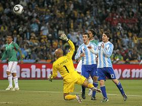 Oscar Perez, Lionel Messi in Gonzalo Higuain
