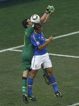 Julio Cesar in Felipe Melo