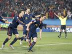 Xabi Alonso in Carlos Batres