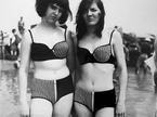 Diane Arbus: Dekleti v enakih kopalkah, Coney Island, N.Y. , 1967