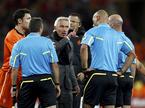 Bert van Marwijk, Howard Webb