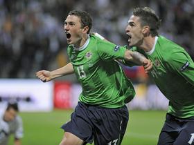 Corry Evans in Kyle Lafferty