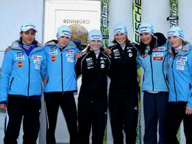 Maja Vtič, Urška Bogataj, Špela Rogelj, Eva Logar, Anja Tepeš in Manja Pograjc.