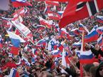 Slovenske zastave ob skoku Kranjca.