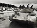 Nova Gorica, junij 1991 - tank na mejnem prehodu v Rožni Dolini