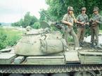 Nova Gorica, junij 1991 - tank na mejnem prehodu v Rožni Dolini.