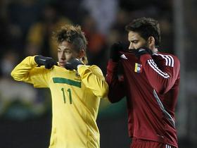Neymar in Gabriel Cichero med menjavo dresov po tekmi