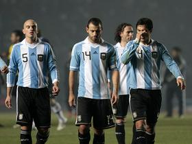 Esteban Cambiasso, Javier Mascherano in Nicolás Burdisso (Argentina)