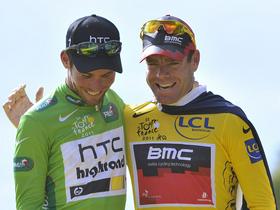 Mark Cavendish in Cadel Evans