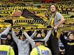 Navijači Borussie Dortmund na stadionu Emirates v Londonu