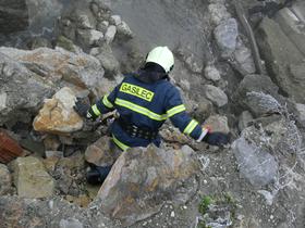 težaven teren ob bregu