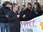 Protest zaradi ukinitev štipendij tujim študentom. Stanislav Pejovnik