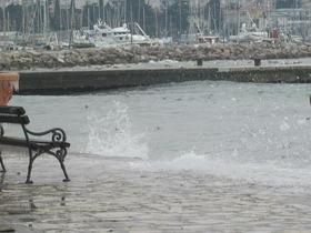 Video: Morje poplavilo nižje dele Obale, najhuje v Piranu