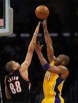 Nicolas Batum (Portland Trail Blazers) - Kobe Bryant (LA Lakers)