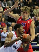 Kyle Hines in Andrej Kirilenko