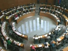 DZ kljub pomislekom soglasno podprl spremembe prevzemne zakonodaje